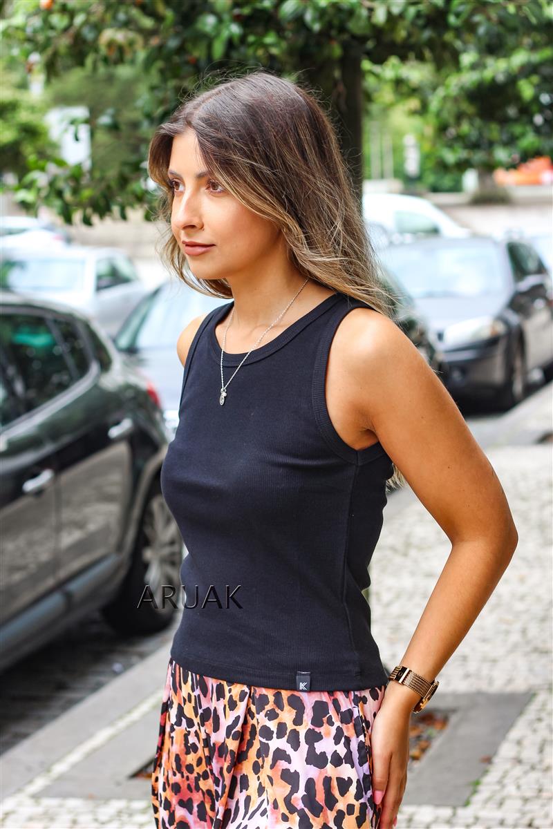 https://bo.aruak.pt/FileUploads/produtos/mulher/tops/_.archs1-custom.jpg