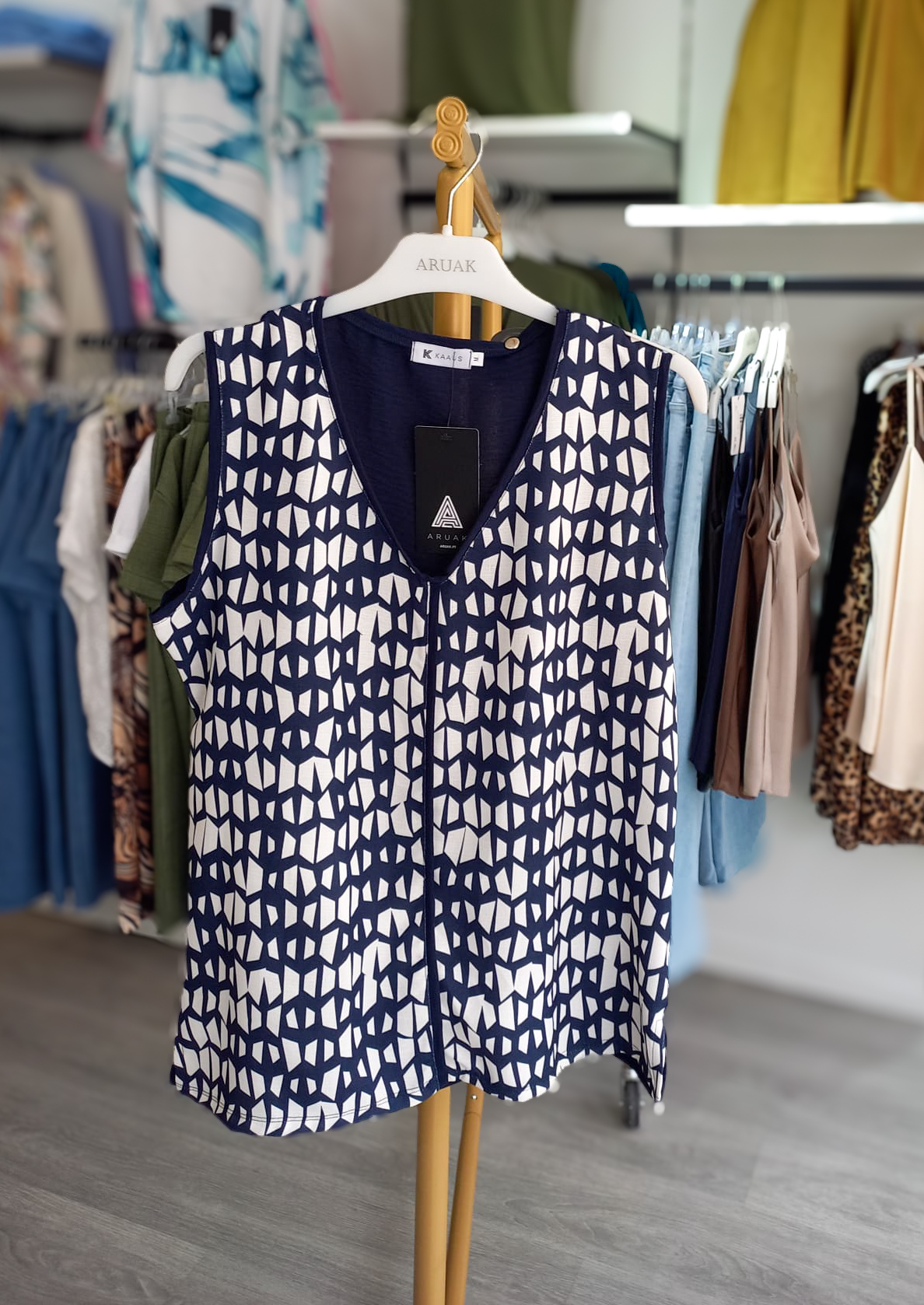 https://bo.aruak.pt/FileUploads/produtos/mulher/tops/img-20250624-wa0054.jpg