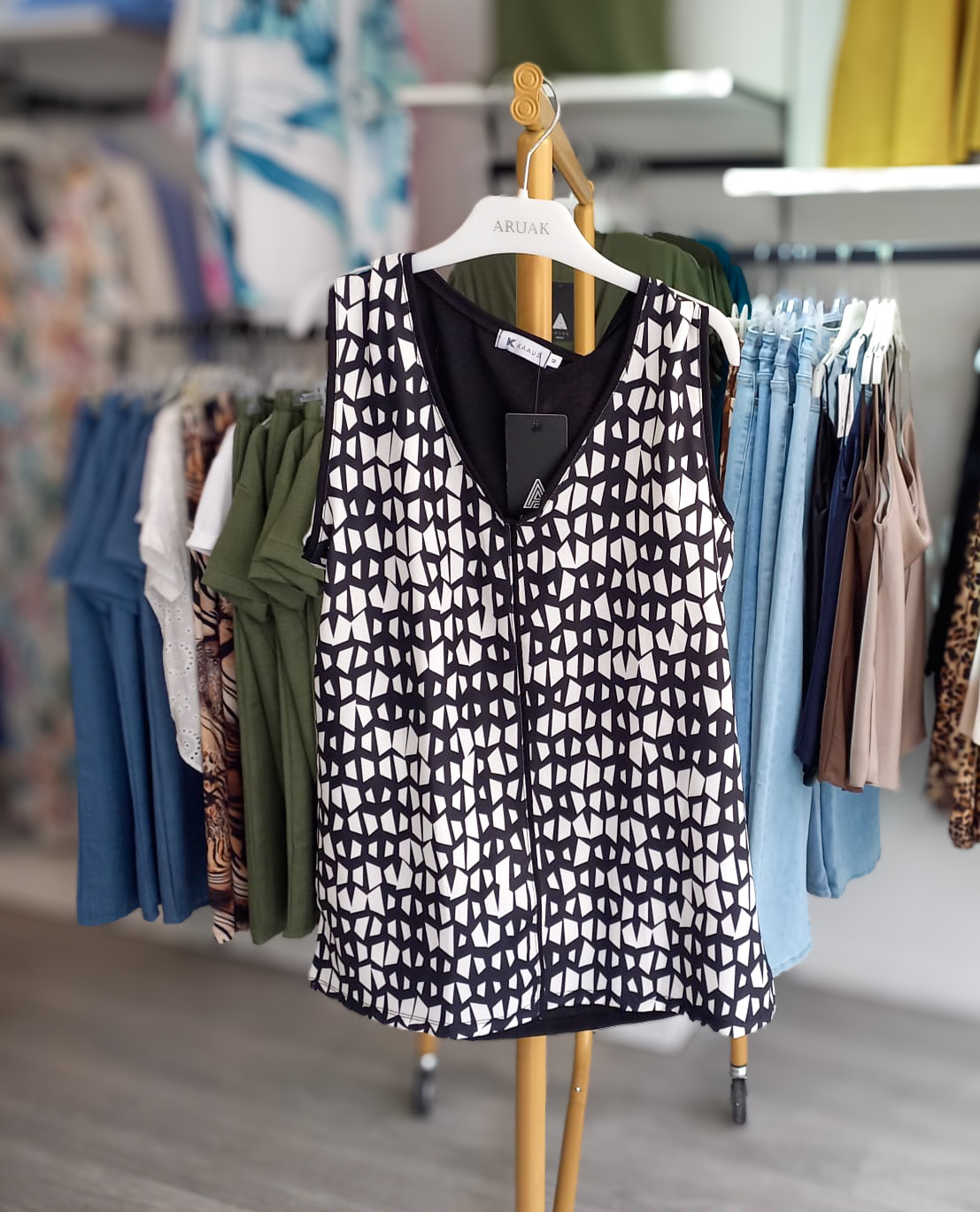 https://bo.aruak.pt/FileUploads/produtos/mulher/tops/img-20250624-wa0056.jpg