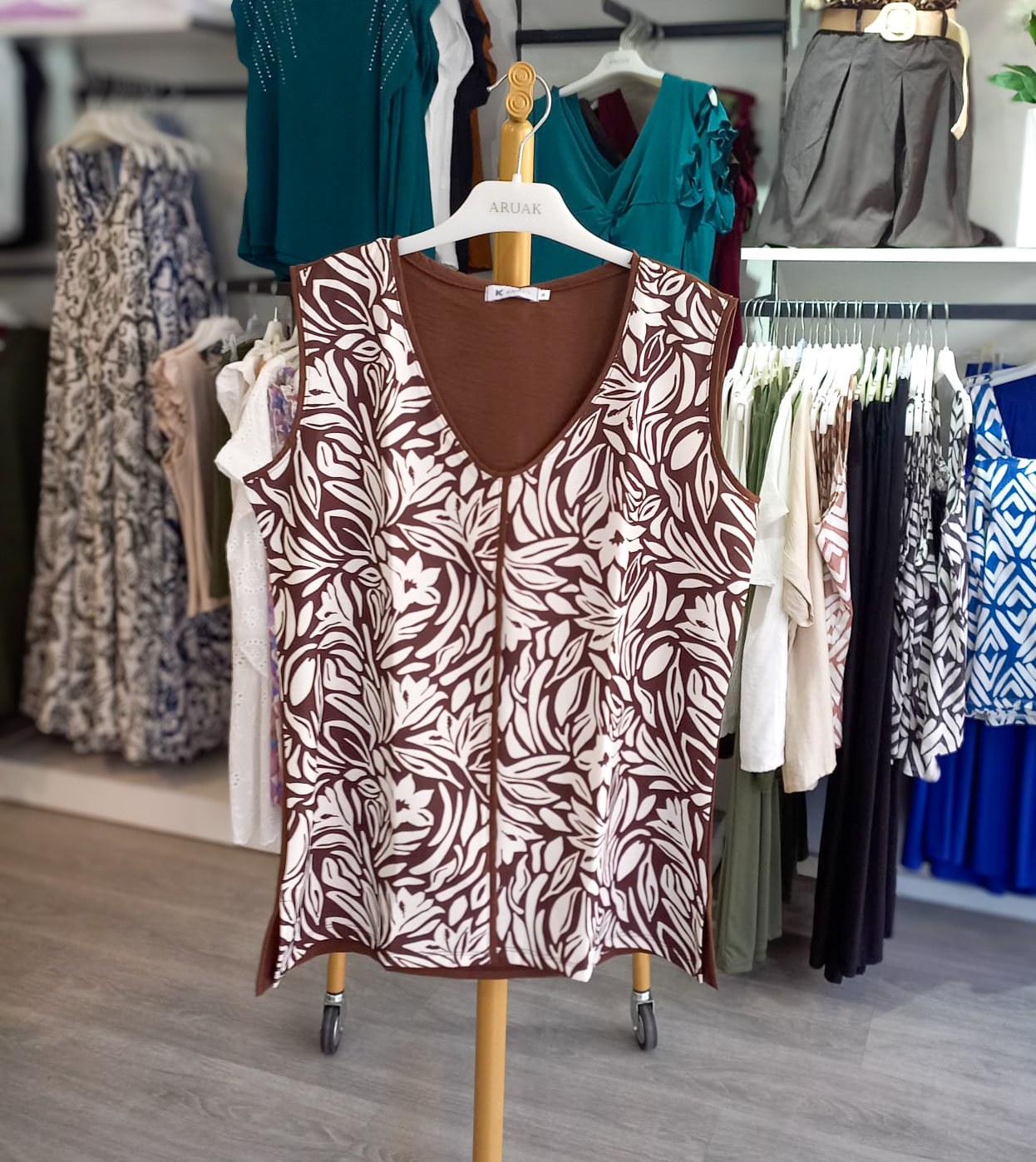 https://bo.aruak.pt/FileUploads/produtos/mulher/tops/img-20250715-wa0067.jpg