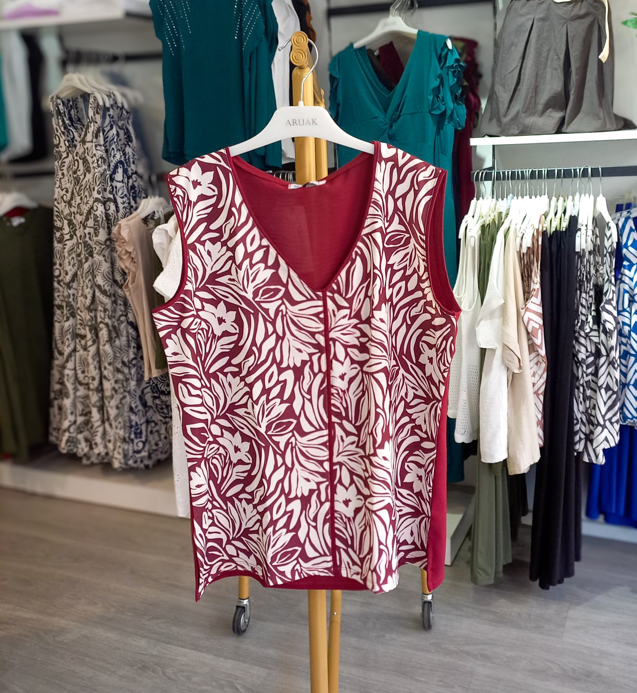 https://bo.aruak.pt/FileUploads/produtos/mulher/tops/img-20250715-wa0068.jpg