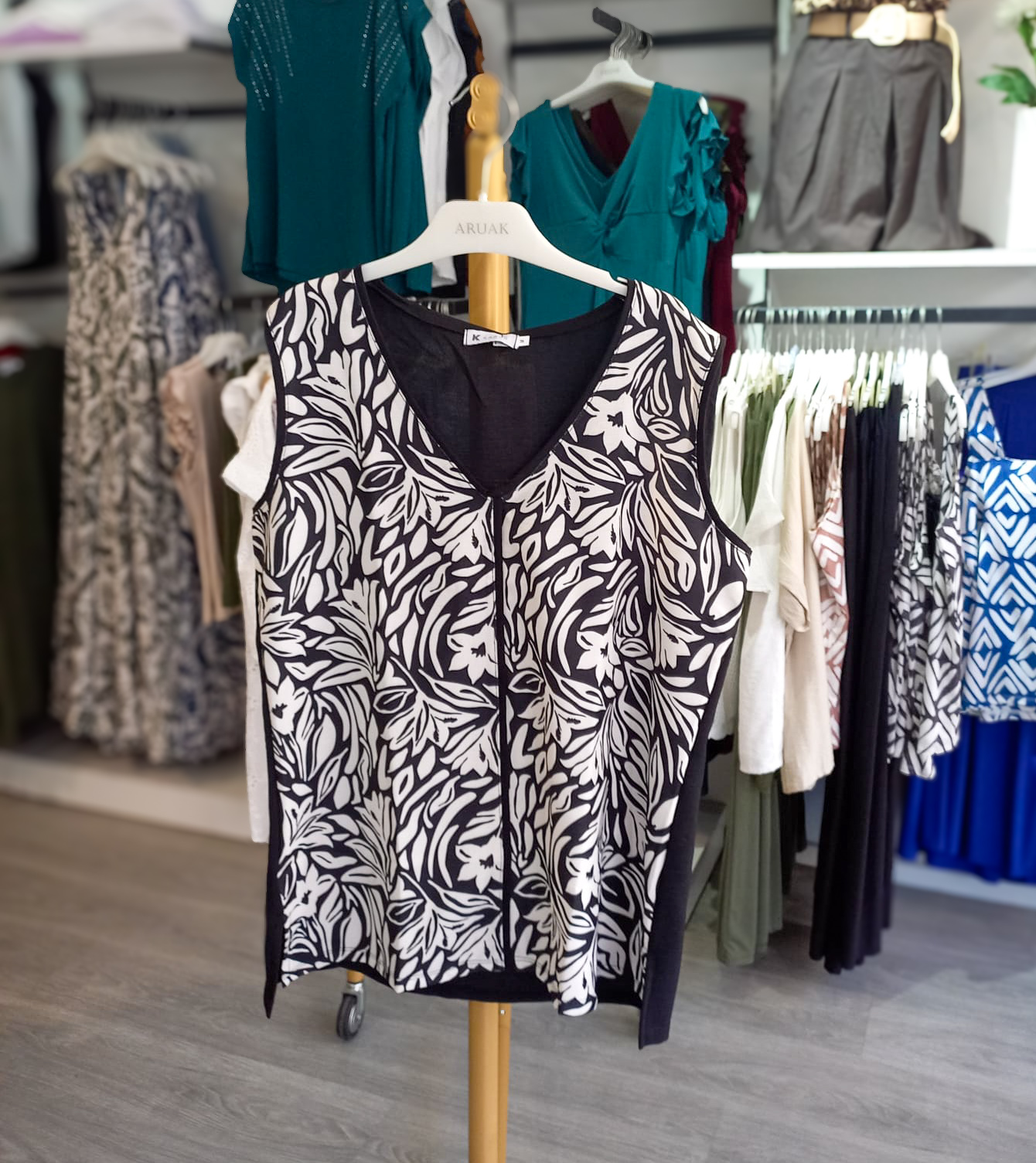 https://bo.aruak.pt/FileUploads/produtos/mulher/tops/img-20250715-wa0069.jpg