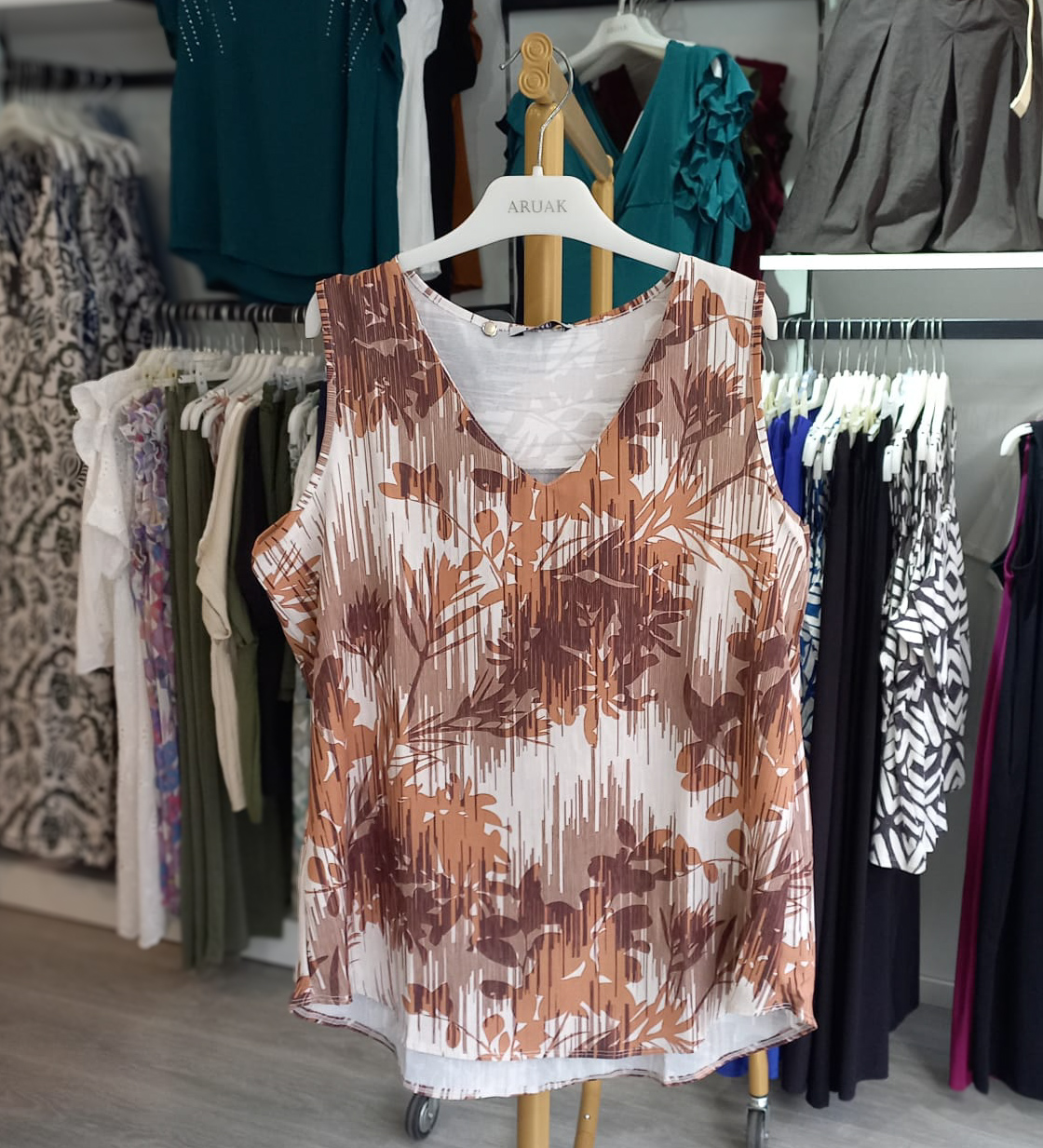 https://bo.aruak.pt/FileUploads/produtos/mulher/tops/img-20250718-wa0024.jpg