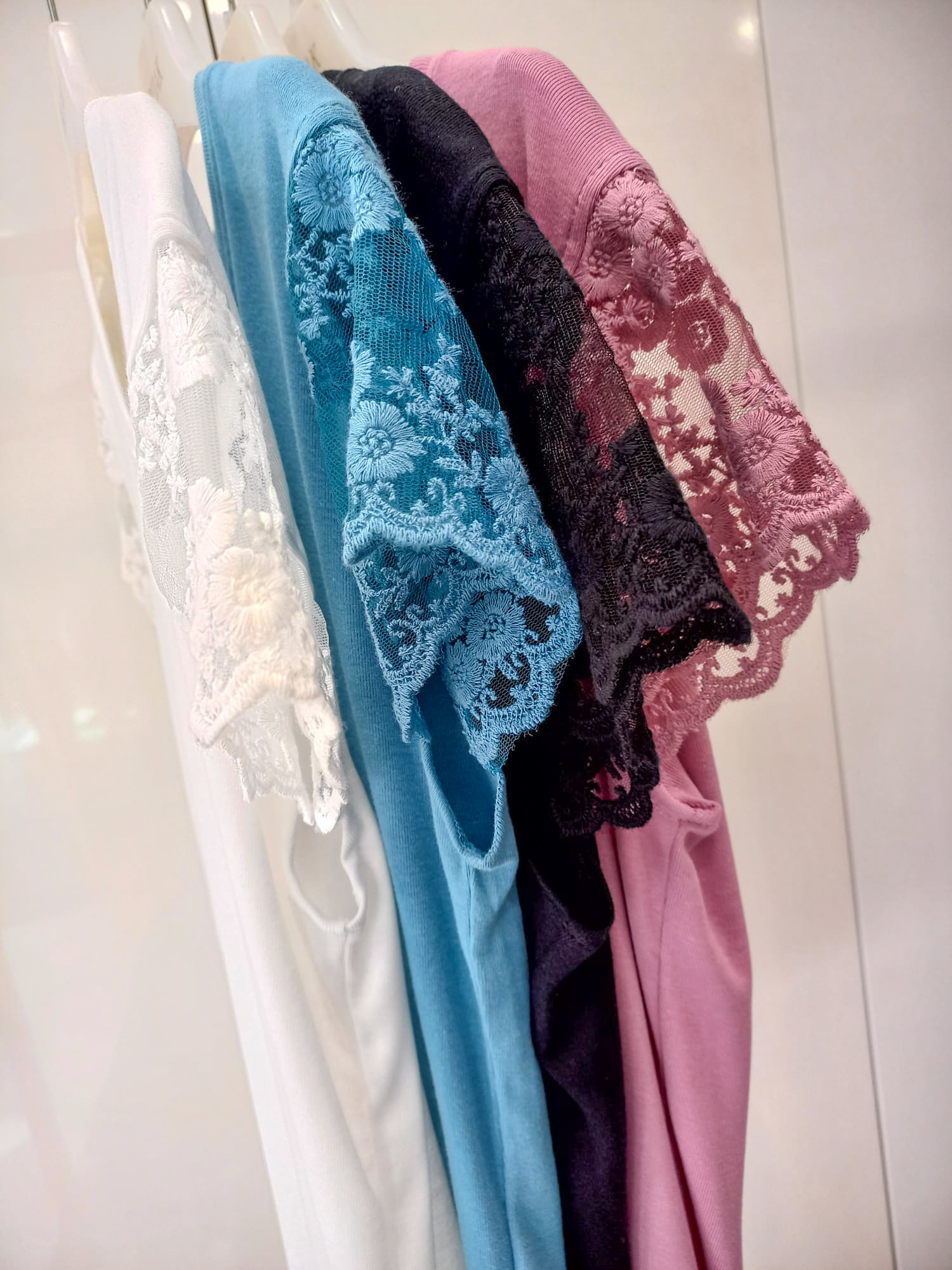 https://bo.aruak.pt/FileUploads/produtos/mulher/tops/img-20260519-wa01251.jpg