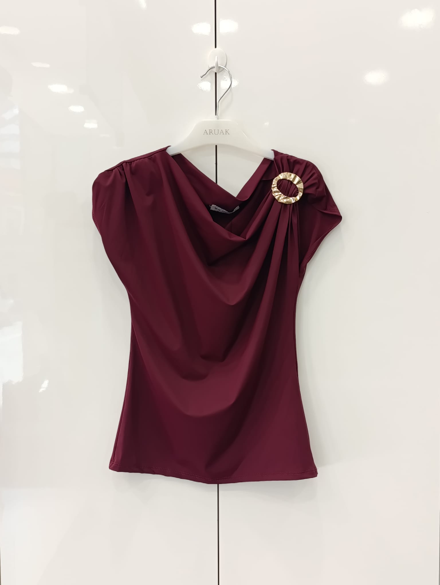 https://bo.aruak.pt/FileUploads/produtos/mulher/tops/img-20260617-wa0042.jpg