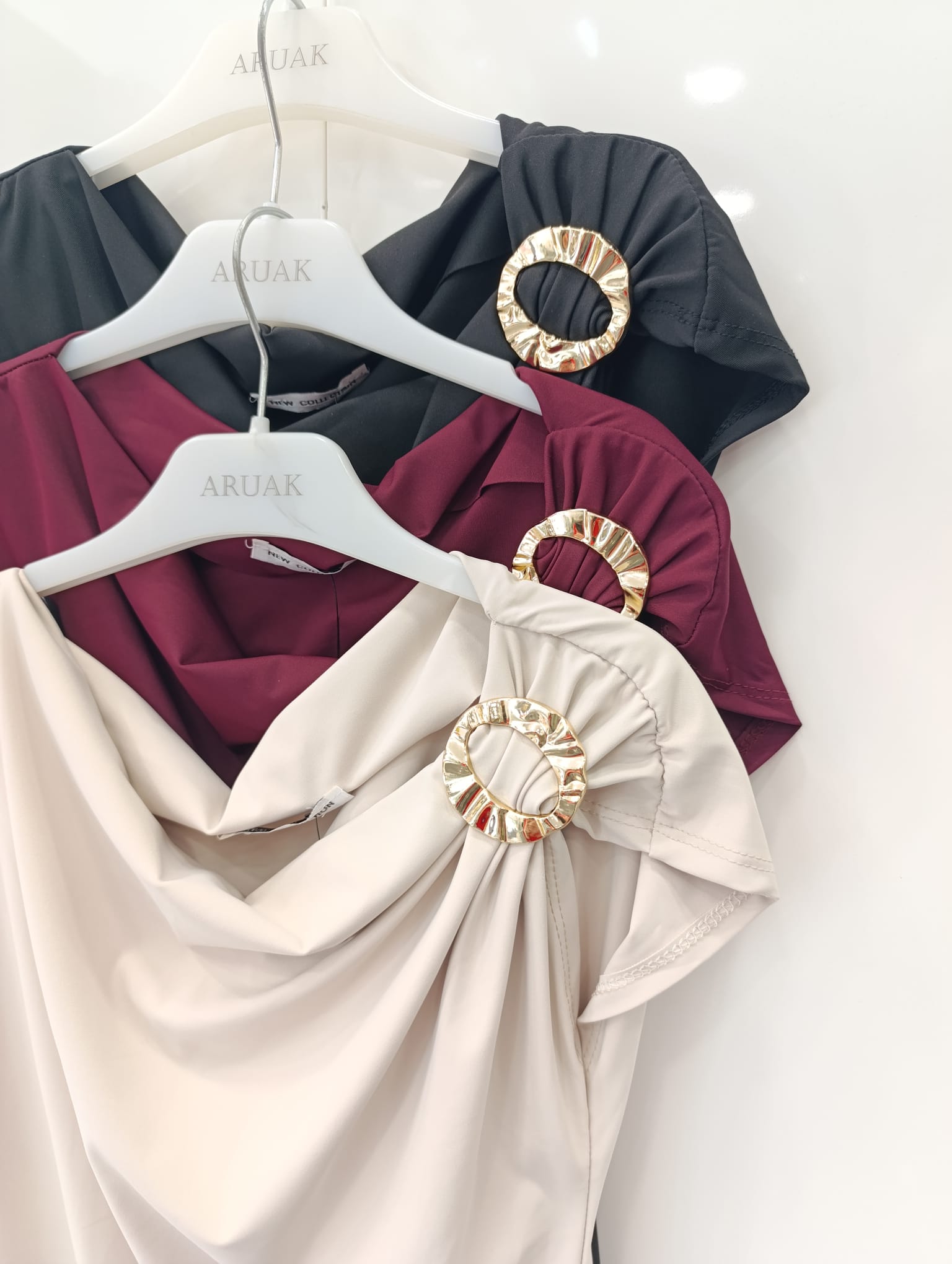 https://bo.aruak.pt/FileUploads/produtos/mulher/tops/img-20260617-wa0044.jpg