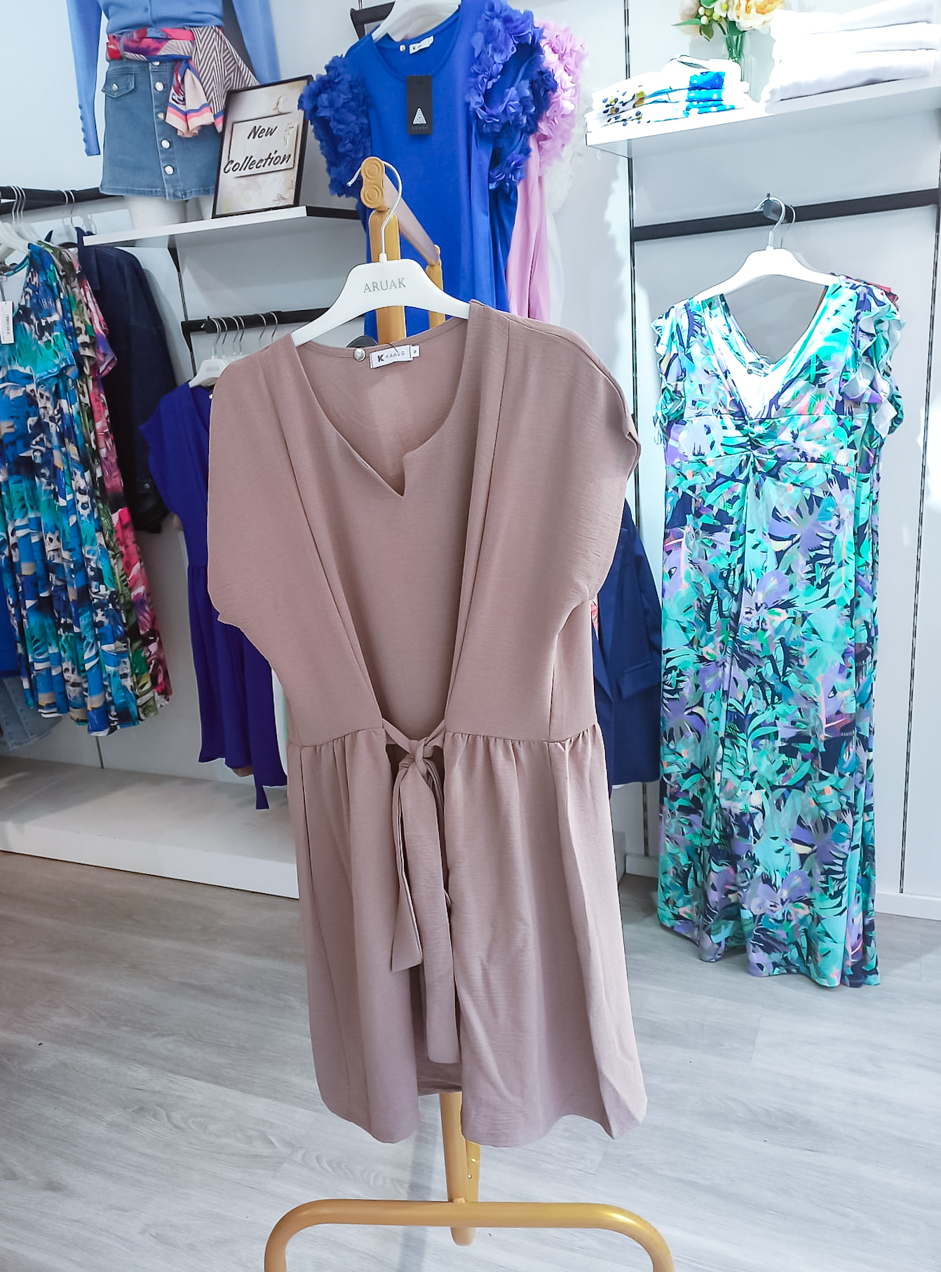 https://bo.aruak.pt/FileUploads/produtos/mulher/vestidos/img-20250502-wa0047.jpg