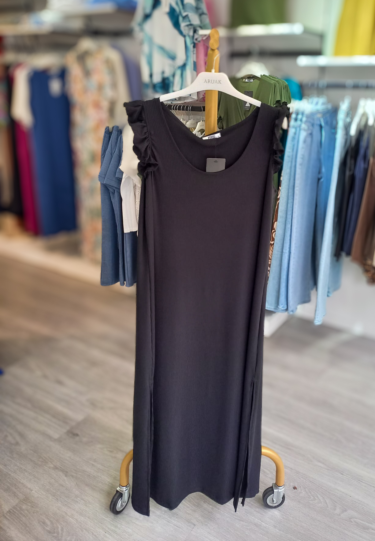 https://bo.aruak.pt/FileUploads/produtos/mulher/vestidos/img-20250624-wa0003.jpg