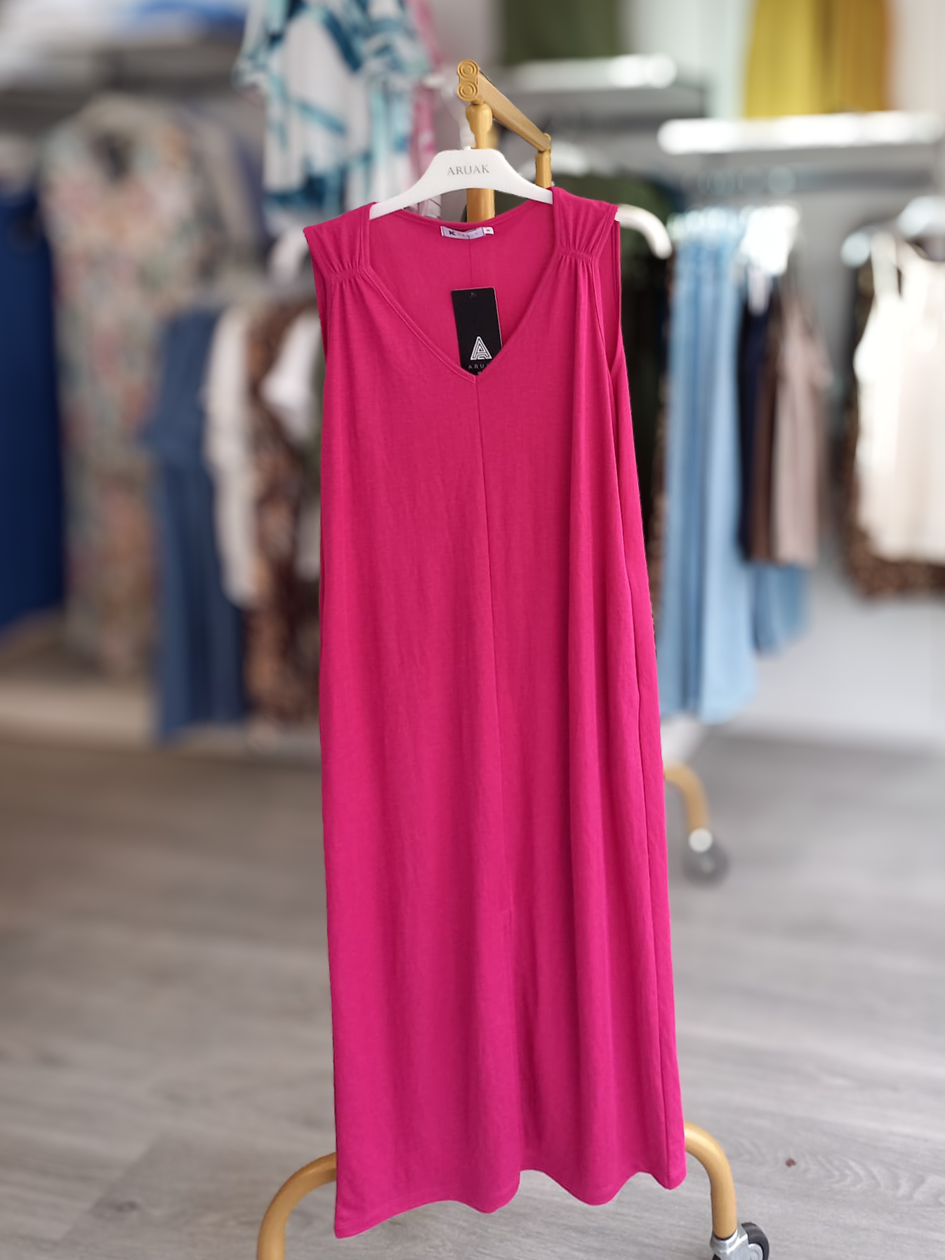https://bo.aruak.pt/FileUploads/produtos/mulher/vestidos/img-20250624-wa0080.jpg