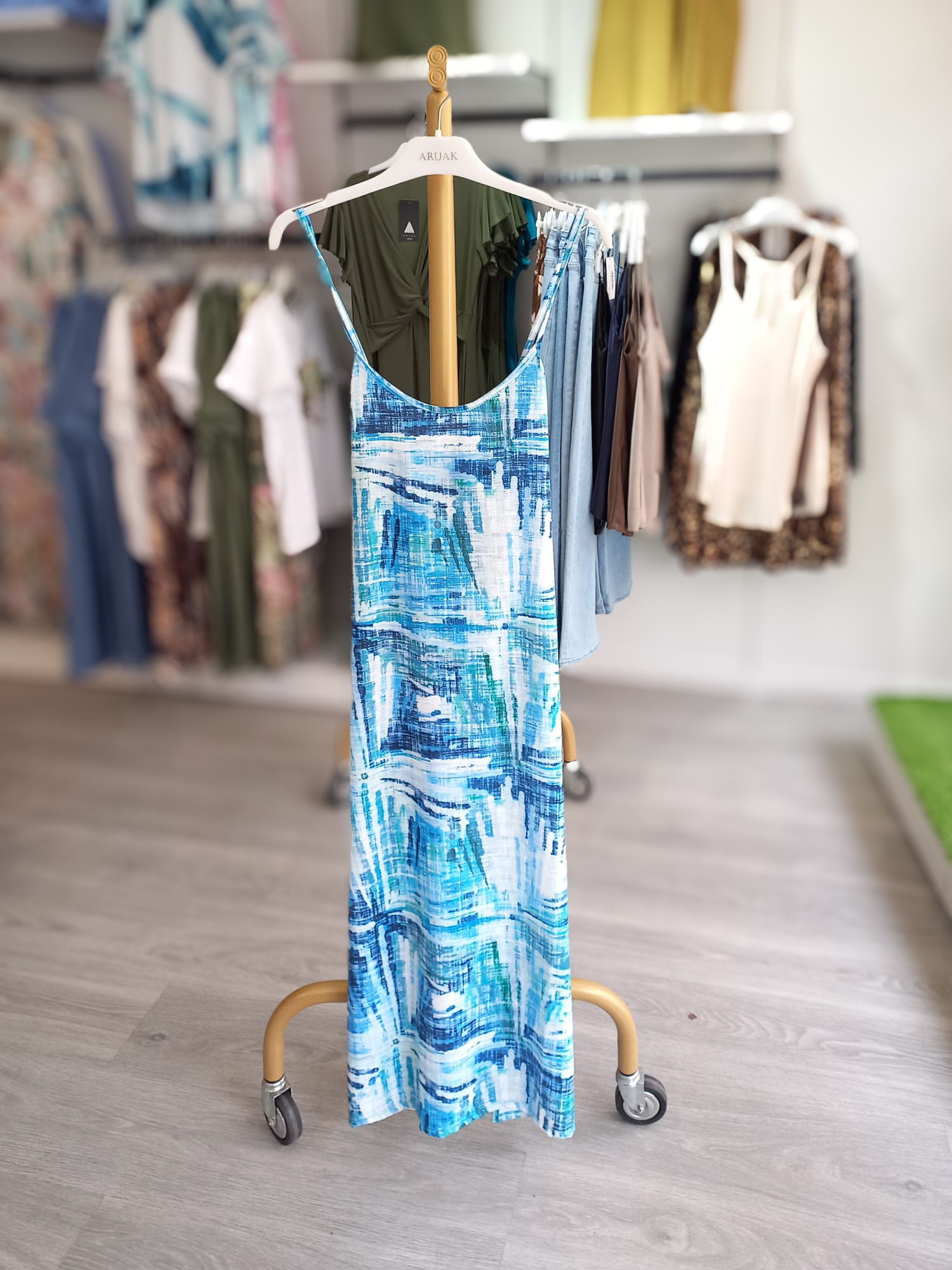 https://bo.aruak.pt/FileUploads/produtos/mulher/vestidos/img-20250624-wa0085.jpg