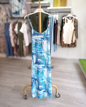 https://bo.aruak.pt/FileUploads/produtos/mulher/vestidos/img-20250624-wa0085_thumb.jpg