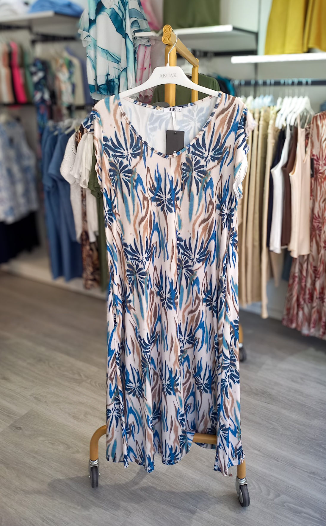 https://bo.aruak.pt/FileUploads/produtos/mulher/vestidos/img-20250630-wa0021.jpg