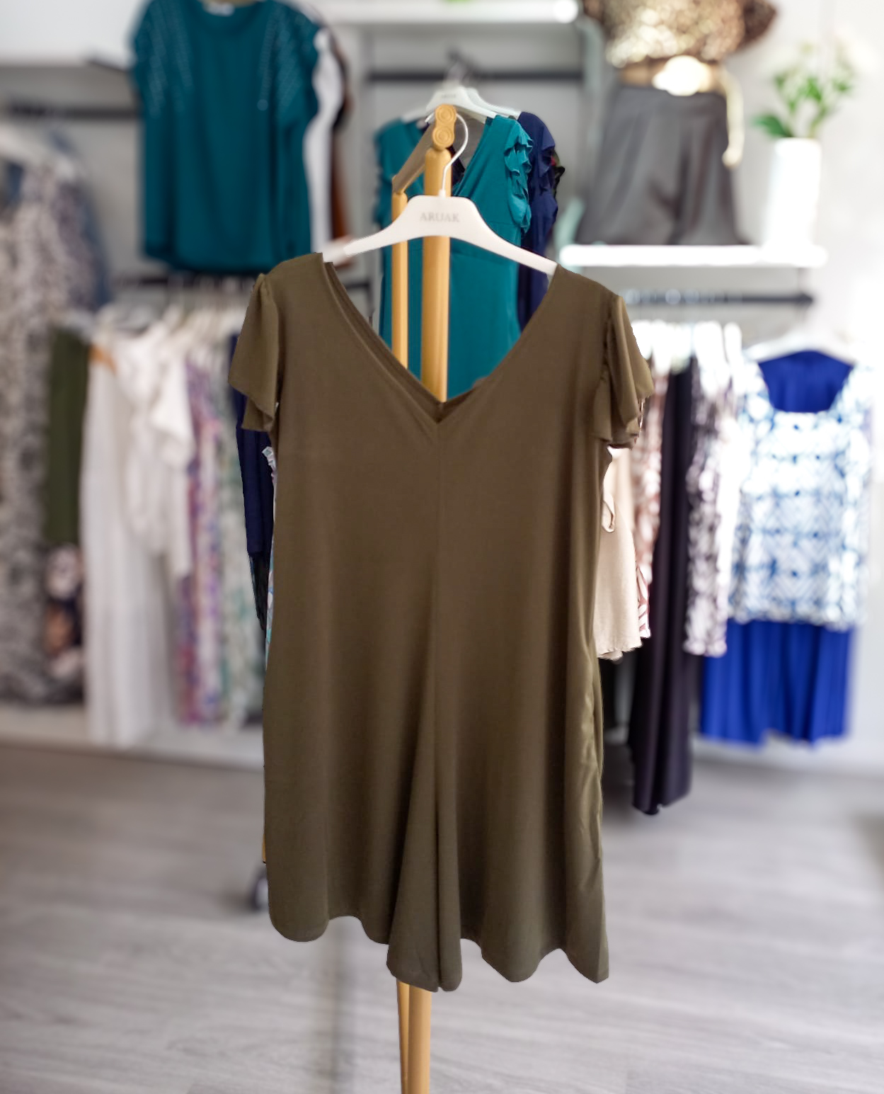 https://bo.aruak.pt/FileUploads/produtos/mulher/vestidos/img-20250711-wa0028.jpg