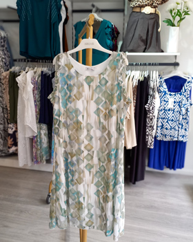 https://bo.aruak.pt/FileUploads/produtos/mulher/vestidos/img-20250711-wa0041_thumb.jpg