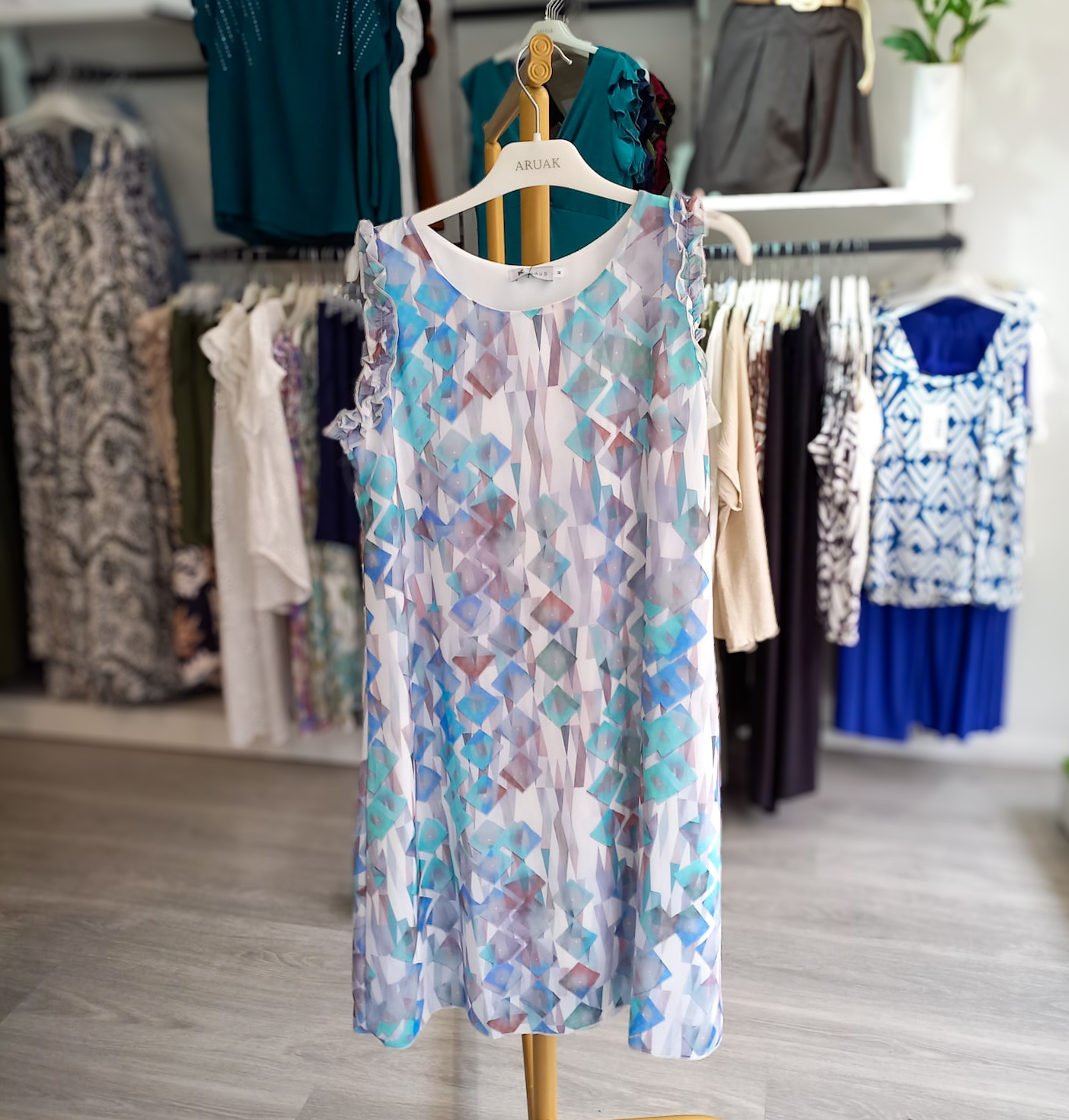 https://bo.aruak.pt/FileUploads/produtos/mulher/vestidos/img-20250711-wa0043.jpg