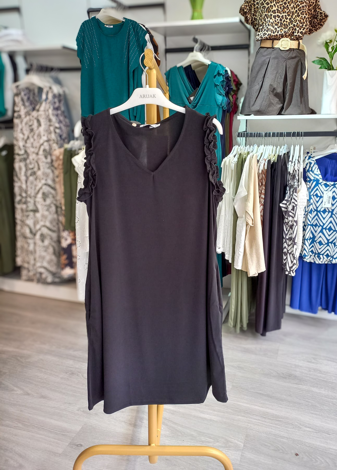 https://bo.aruak.pt/FileUploads/produtos/mulher/vestidos/img-20250711-wa0047.jpg