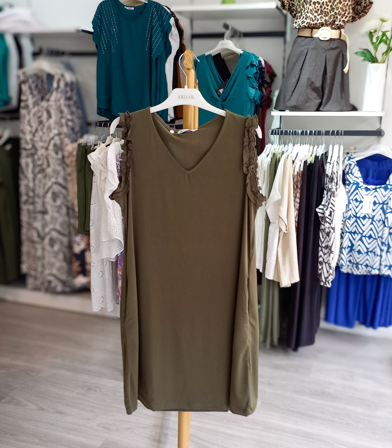 https://bo.aruak.pt/FileUploads/produtos/mulher/vestidos/img-20250711-wa0051.jpg