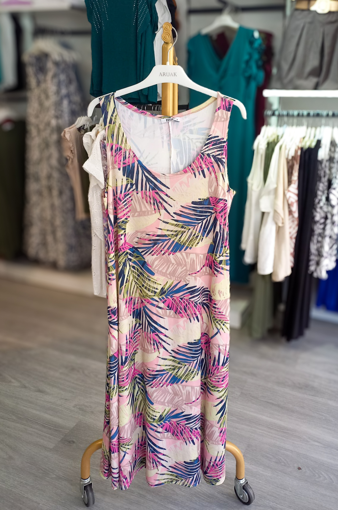 https://bo.aruak.pt/FileUploads/produtos/mulher/vestidos/img-20250715-wa0059.jpg