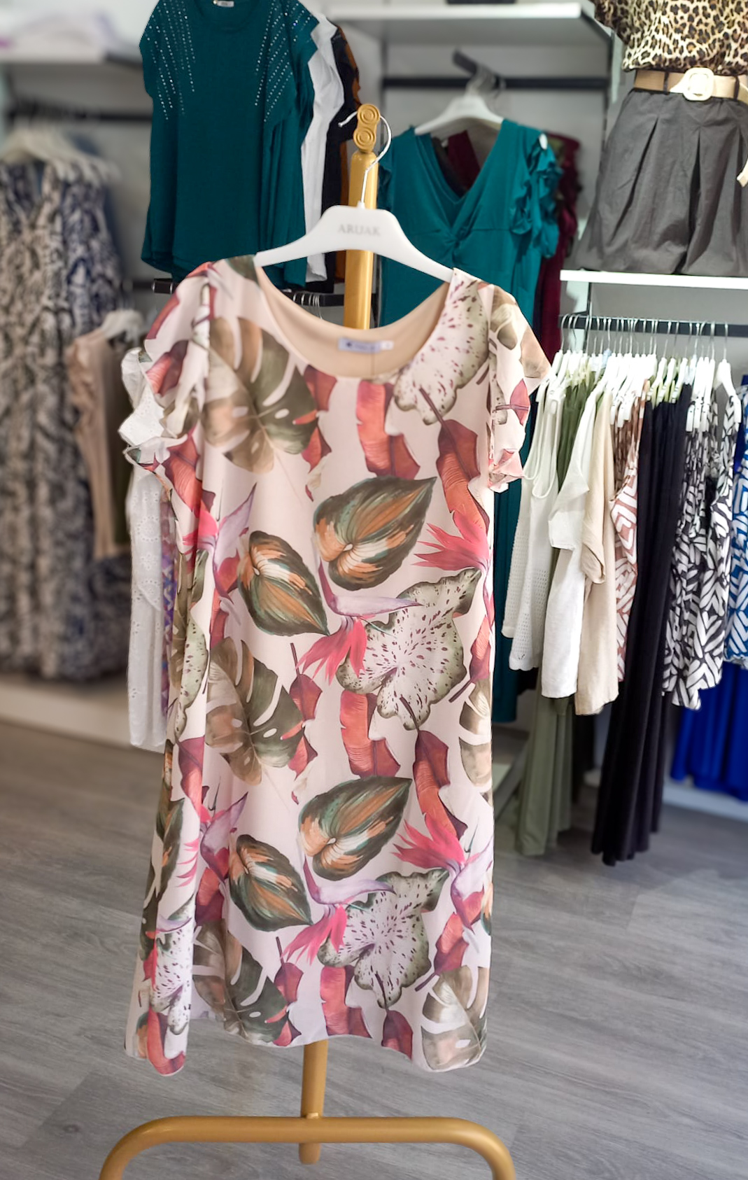 https://bo.aruak.pt/FileUploads/produtos/mulher/vestidos/img-20250715-wa0063.jpg