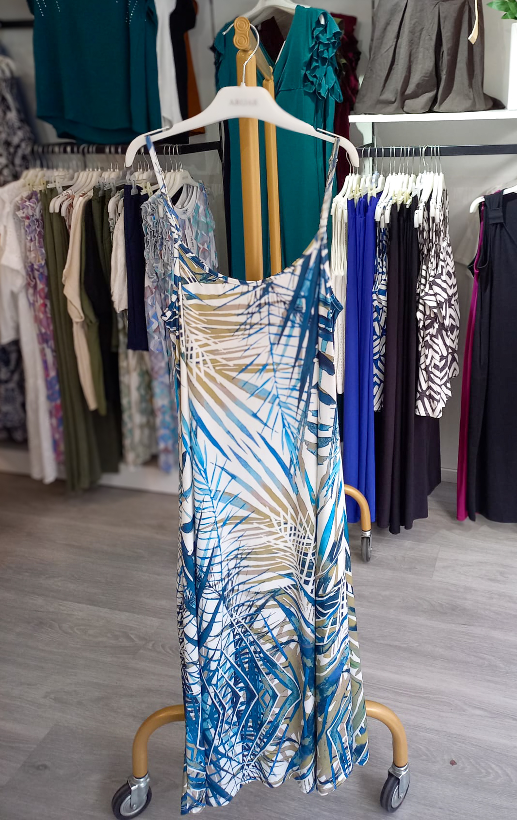 https://bo.aruak.pt/FileUploads/produtos/mulher/vestidos/img-20250718-wa0027.jpg