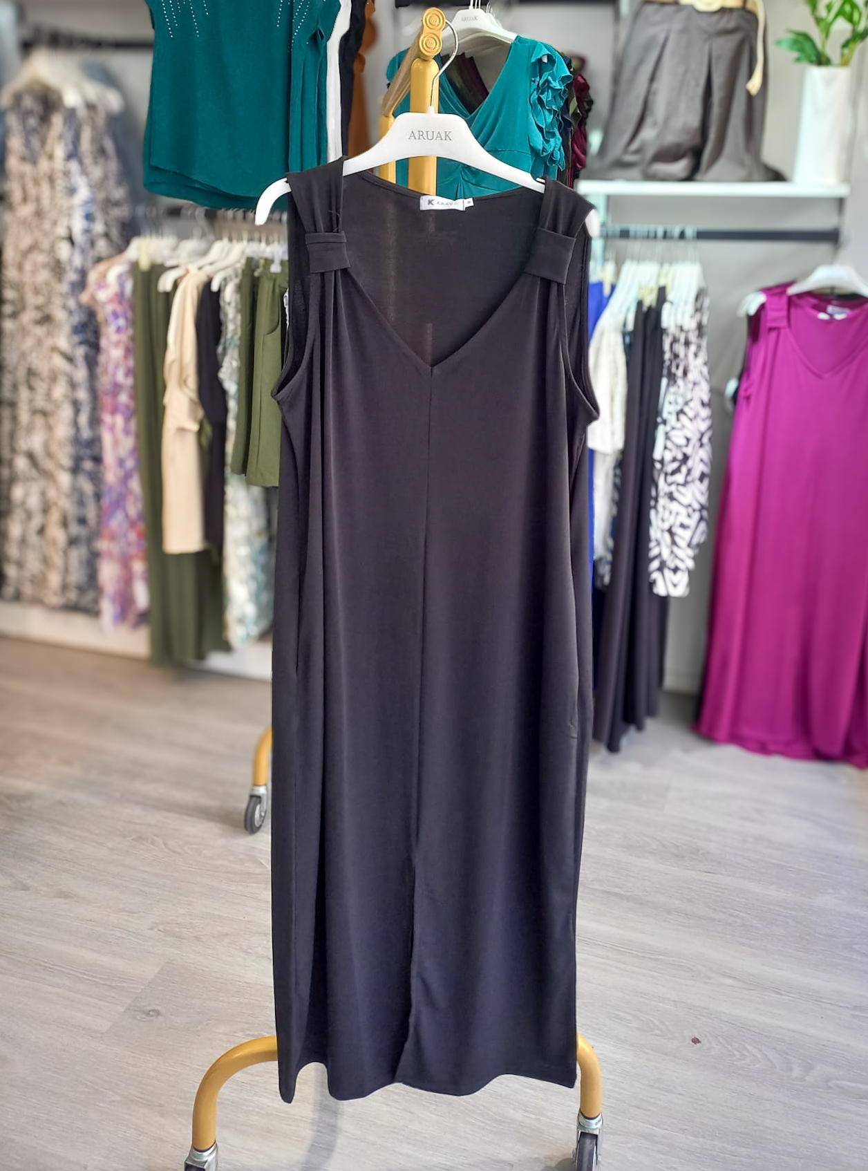 https://bo.aruak.pt/FileUploads/produtos/mulher/vestidos/img-20250722-wa0057.jpg