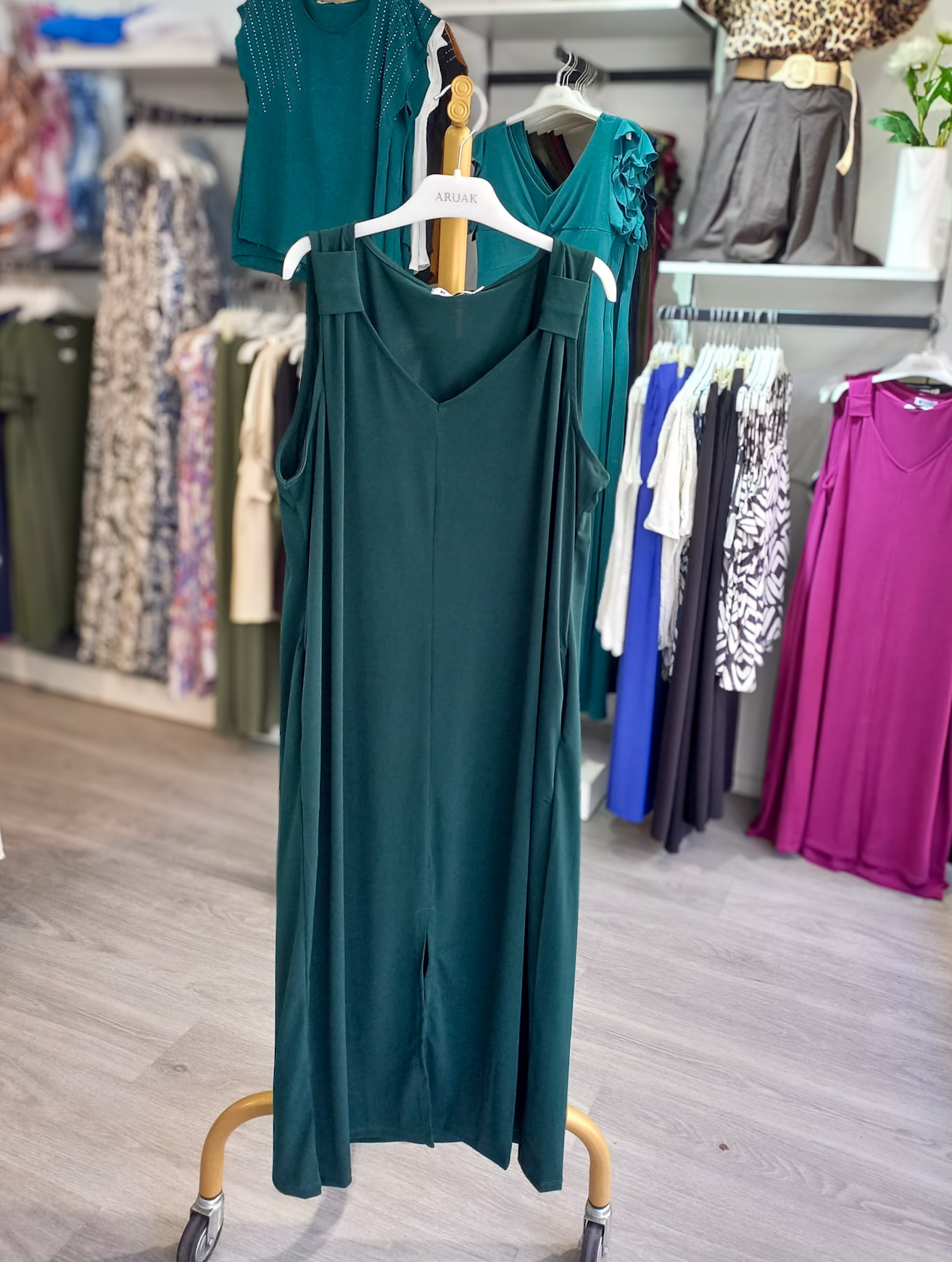 https://bo.aruak.pt/FileUploads/produtos/mulher/vestidos/img-20250722-wa0058-1.jpg