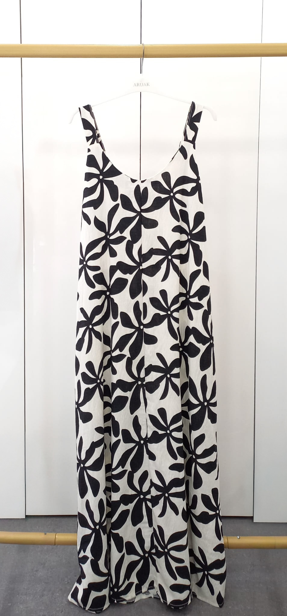 https://bo.aruak.pt/FileUploads/produtos/mulher/vestidos/img-20260507-wa0067.jpg