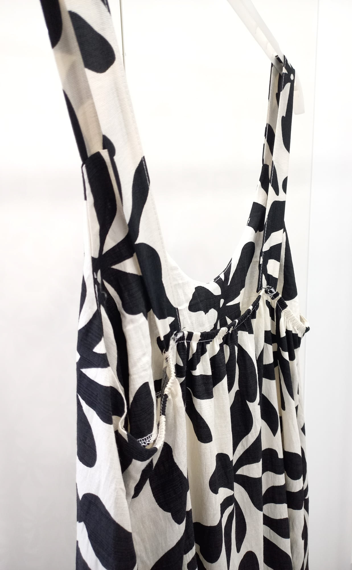 https://bo.aruak.pt/FileUploads/produtos/mulher/vestidos/img-20260507-wa0073.jpg