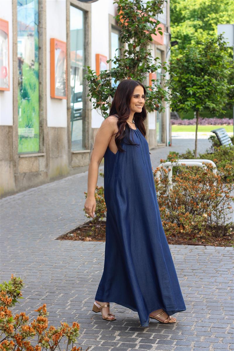 https://bo.aruak.pt/FileUploads/produtos/mulher/vestidos/img_7282-custom.jpg