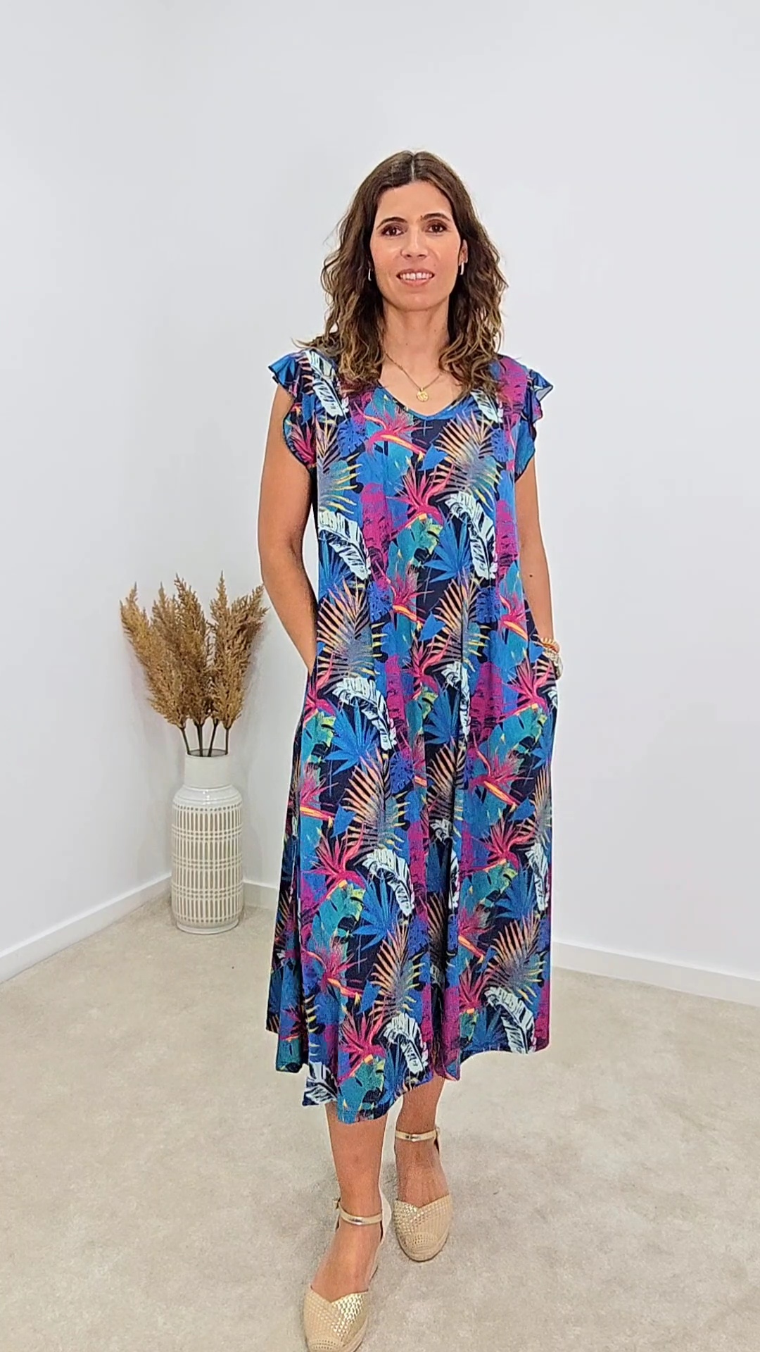 https://bo.aruak.pt/FileUploads/produtos/mulher/vestidos/inshot_20260529_1004102923.jpg