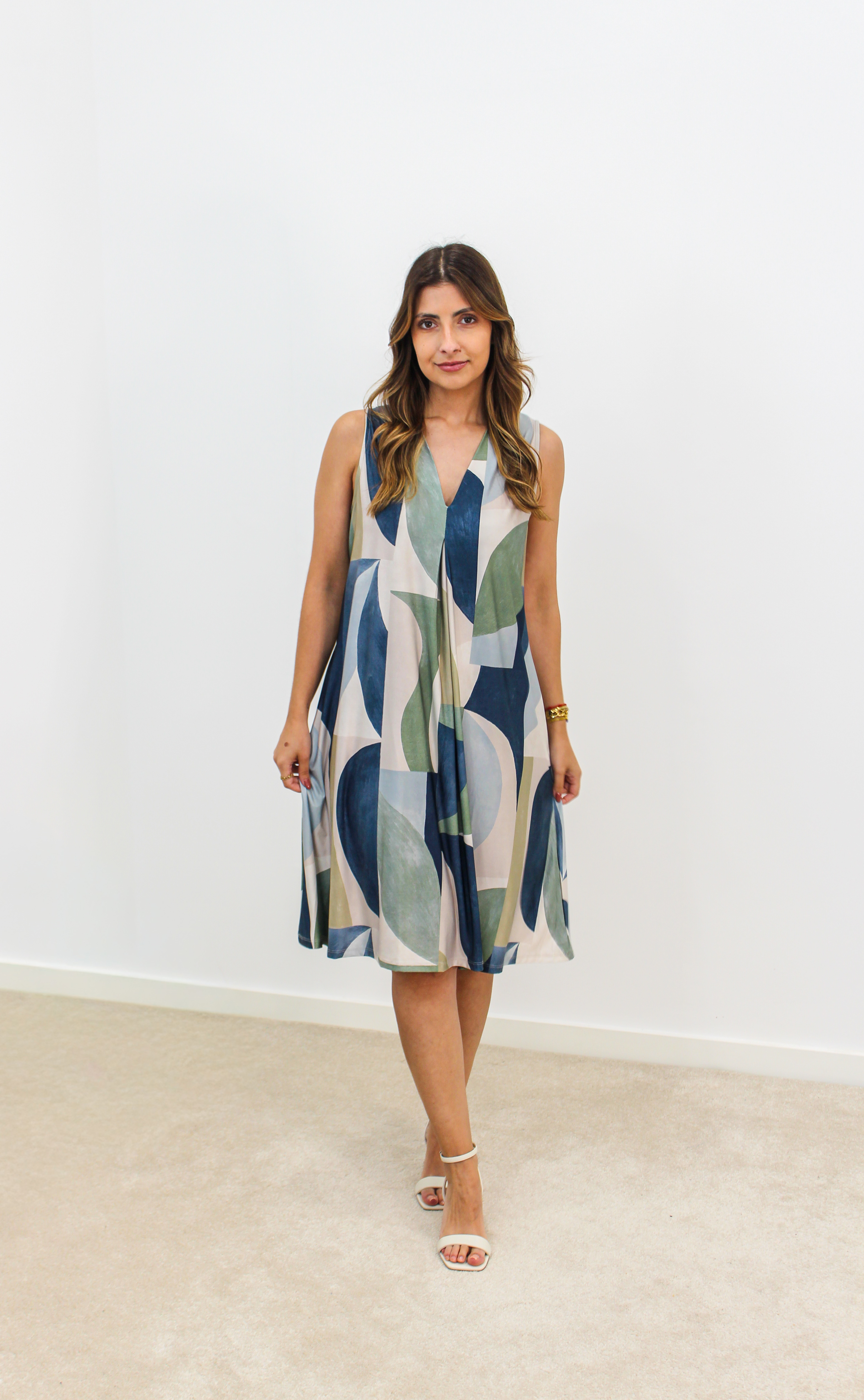 https://bo.aruak.pt/FileUploads/produtos/mulher/vestidos/j.png