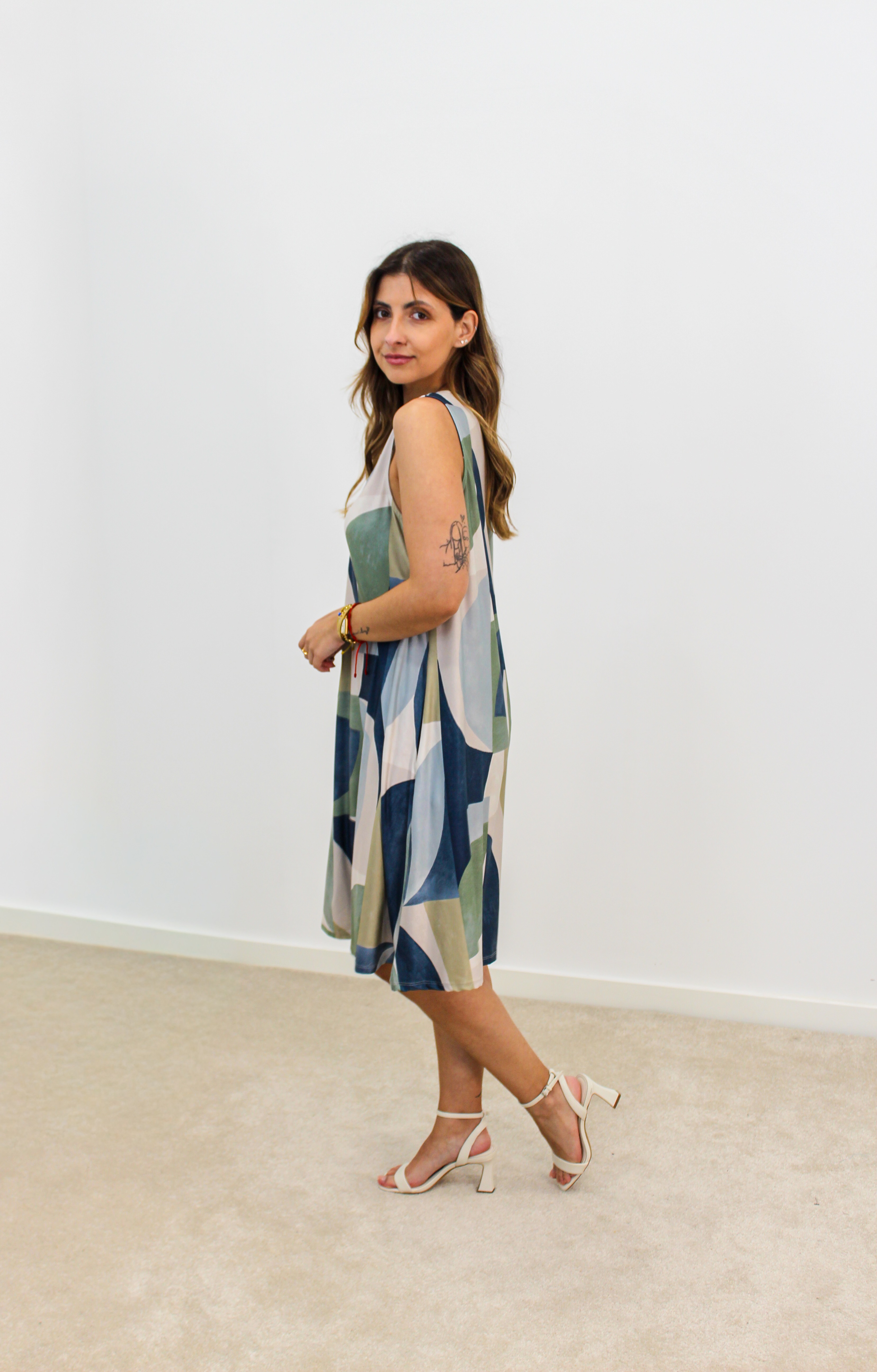 https://bo.aruak.pt/FileUploads/produtos/mulher/vestidos/j2.jpg