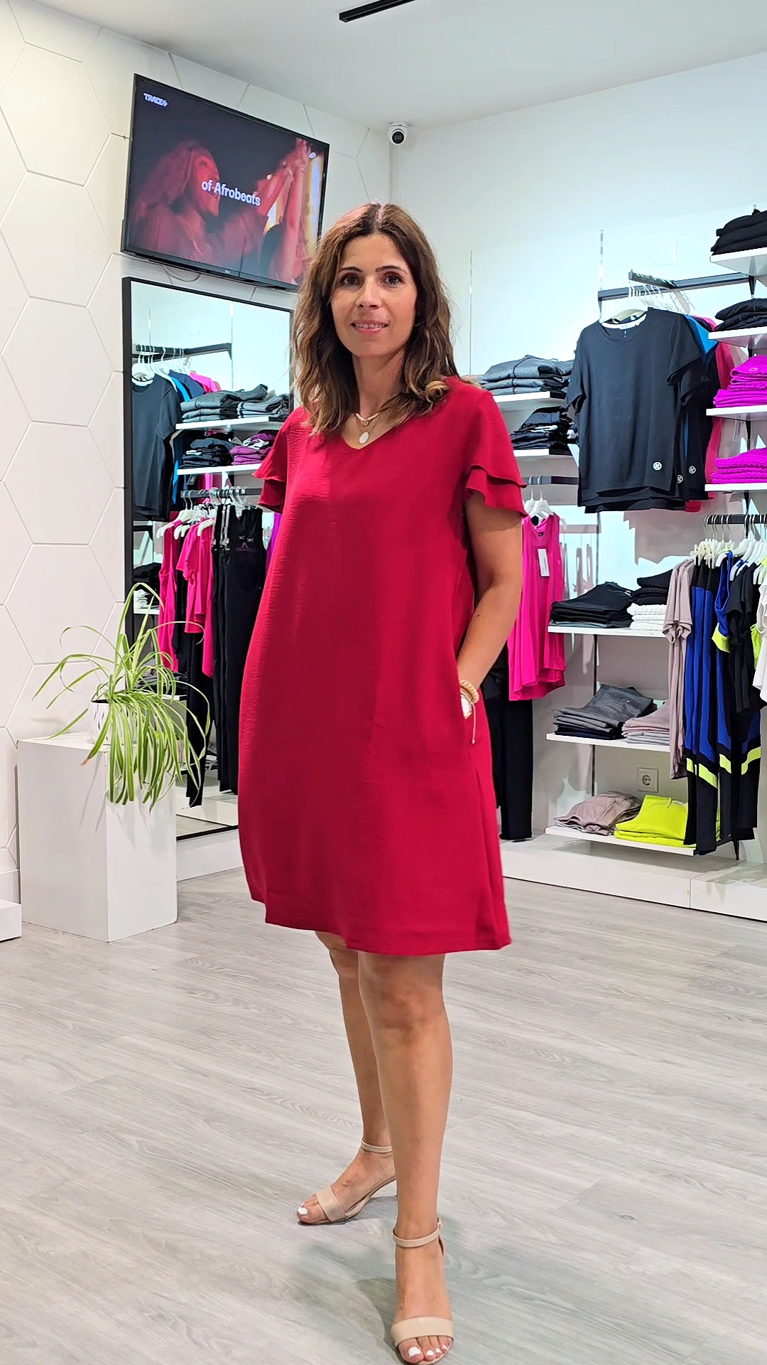 https://bo.aruak.pt/FileUploads/produtos/mulher/vestidos/videocapture_20250624-180949.jpg