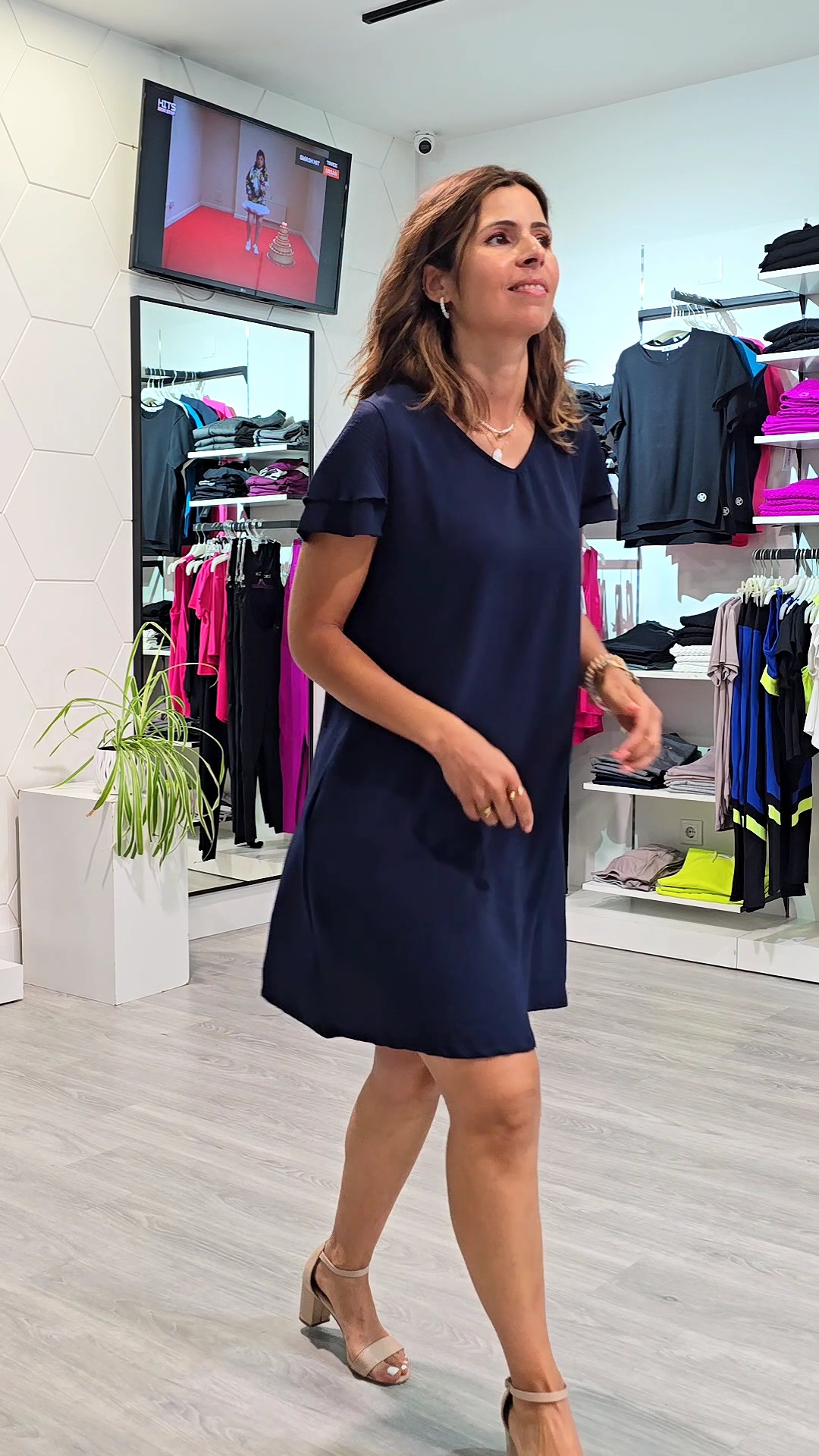 https://bo.aruak.pt/FileUploads/produtos/mulher/vestidos/videocapture_20250624-181051.jpg