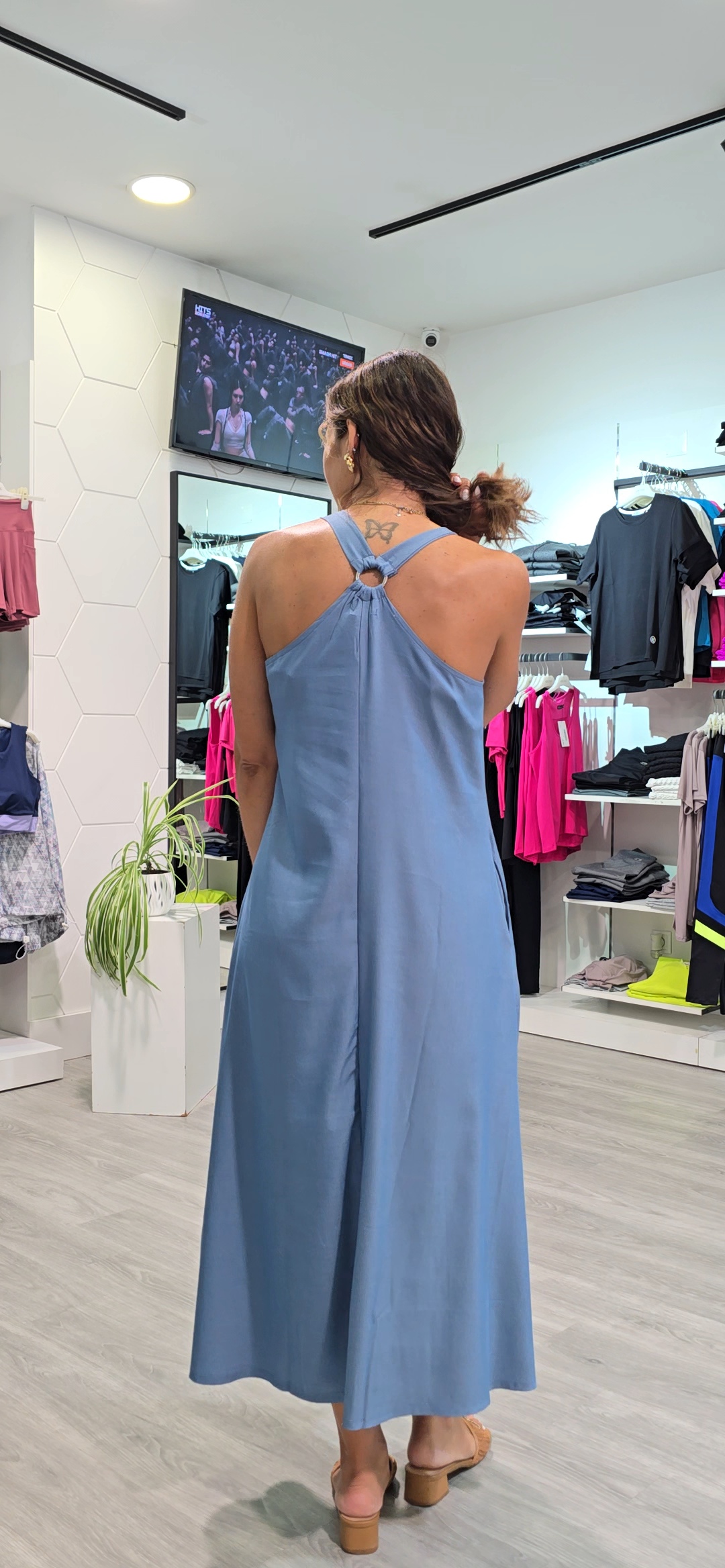 https://bo.aruak.pt/FileUploads/produtos/mulher/vestidos/videocapture_20250709-164446.jpg